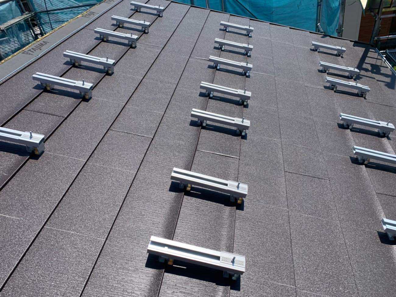 金属屋根用の架台を設置